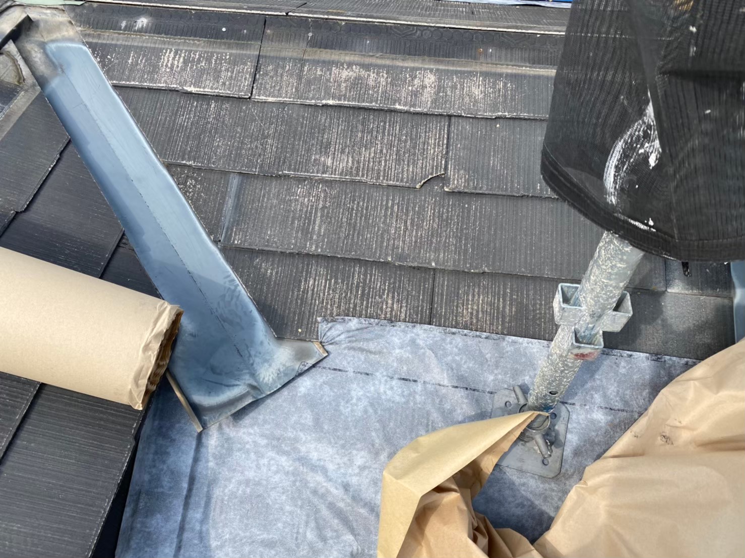 カバー工法の為棟板金撤去